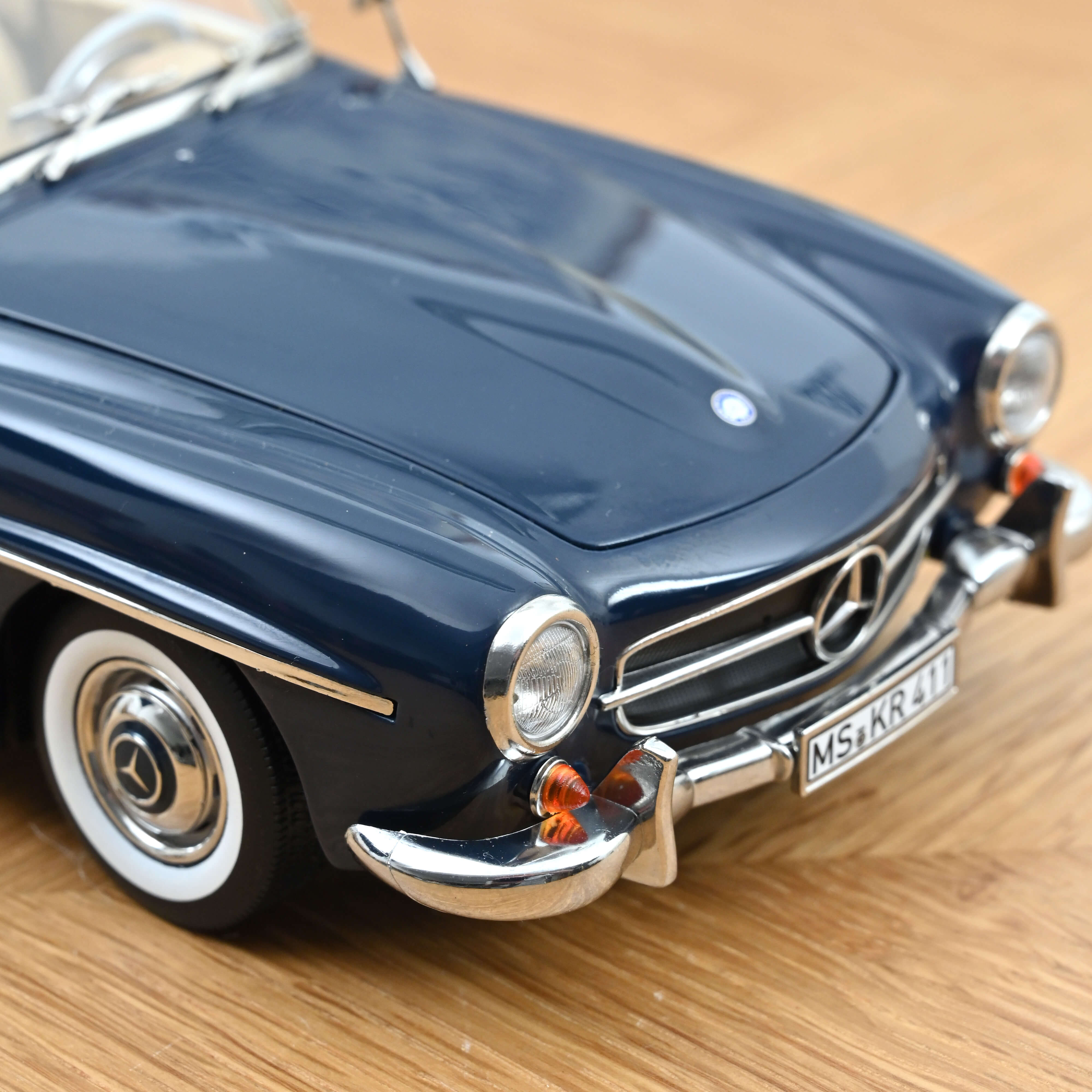 Norev Mercedes-Benz 190 SL Middle Blue- 1957 1:18 Diecast Car 183403