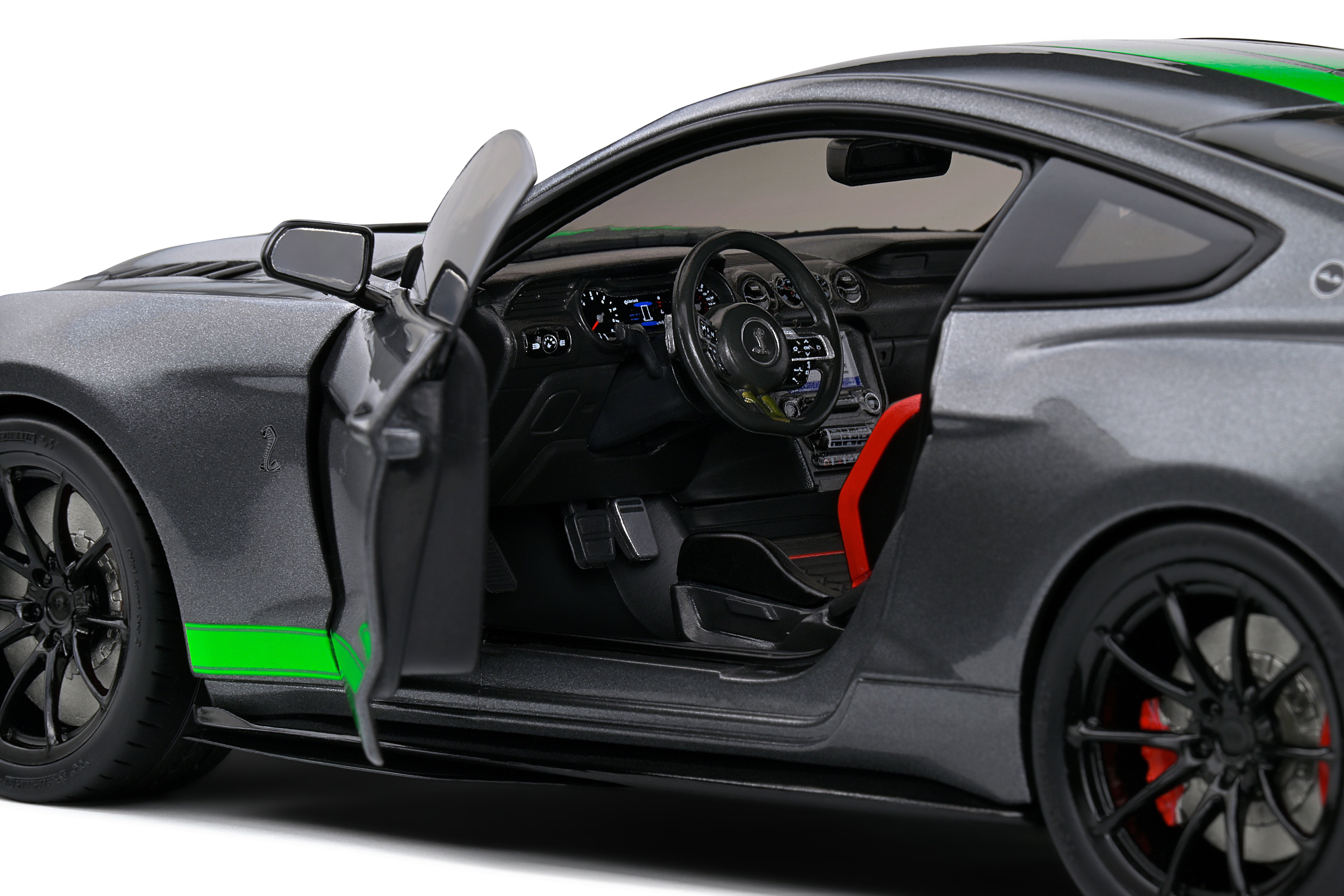 Solido Ford Mustang GT500 Grey - 2020 1:18 Diecast Car S1805911