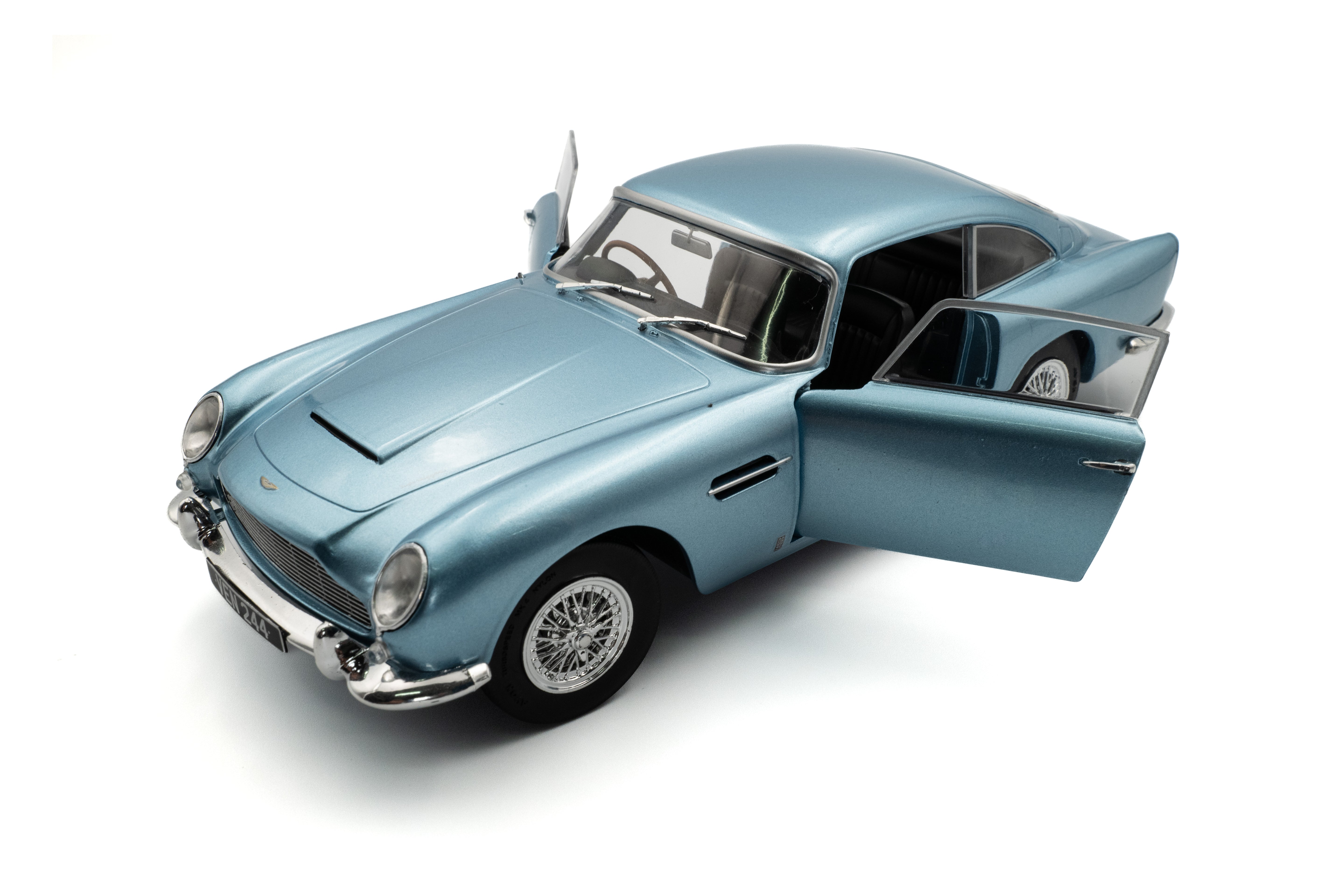 Solido Aston Martin DB5 Light Metallic Blue-1964 1:18 Diecast Car S1807104
