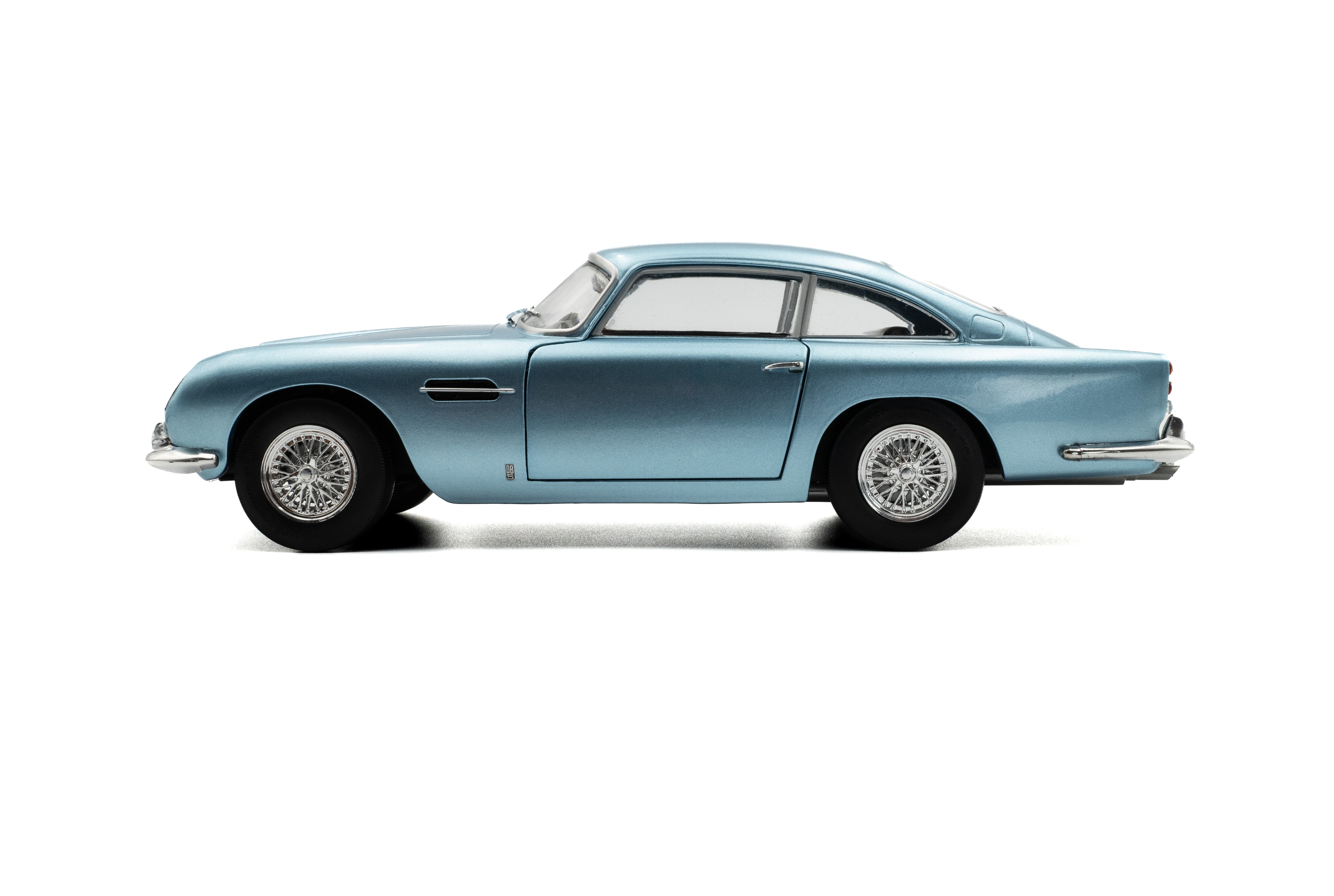 Solido Aston Martin DB5 Light Metallic Blue-1964 1:18 Diecast Car S1807104