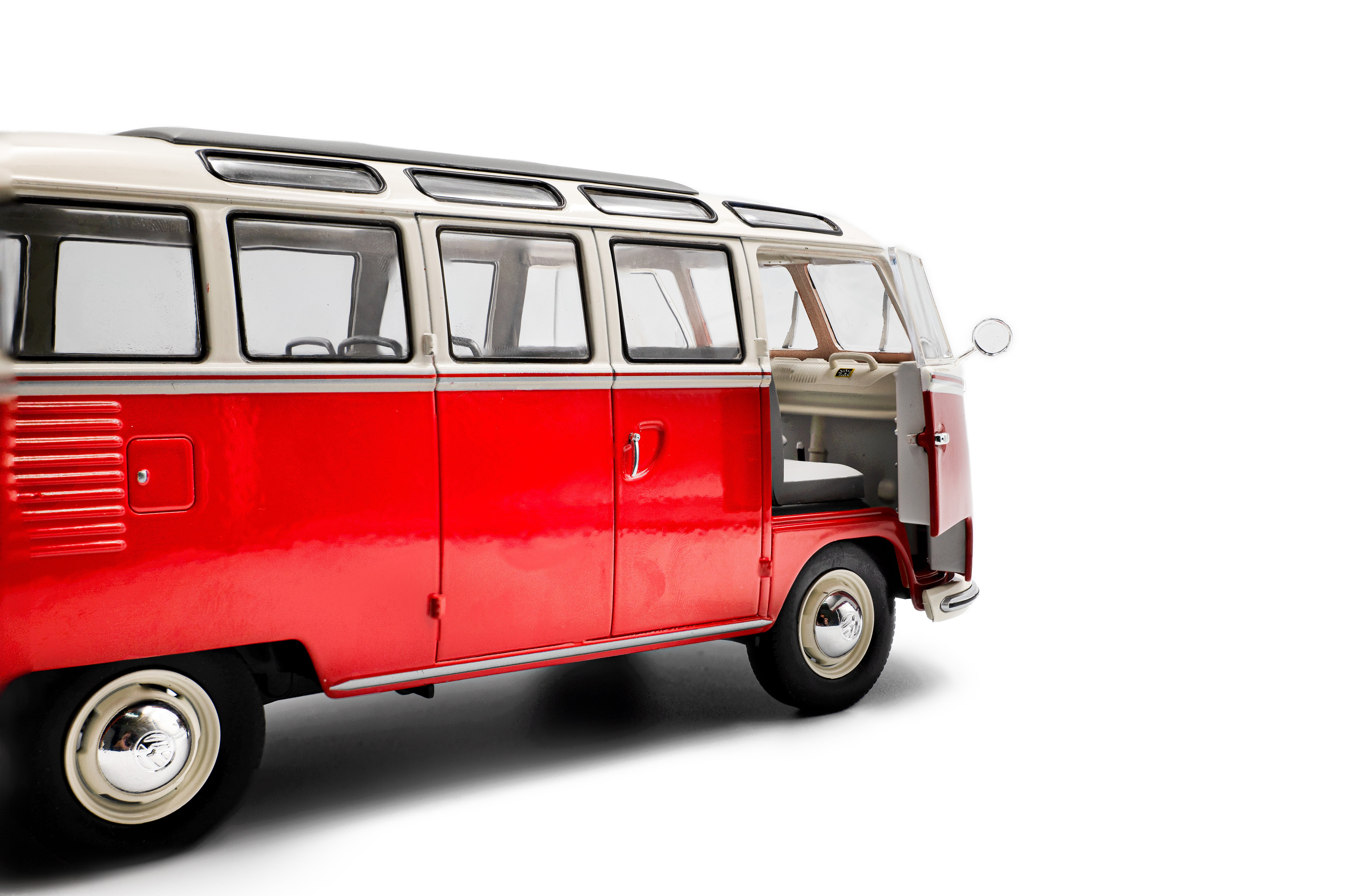 Solido Volkswagen T1 Samba Red / White-1962 1:18 Diecast Car S1813402