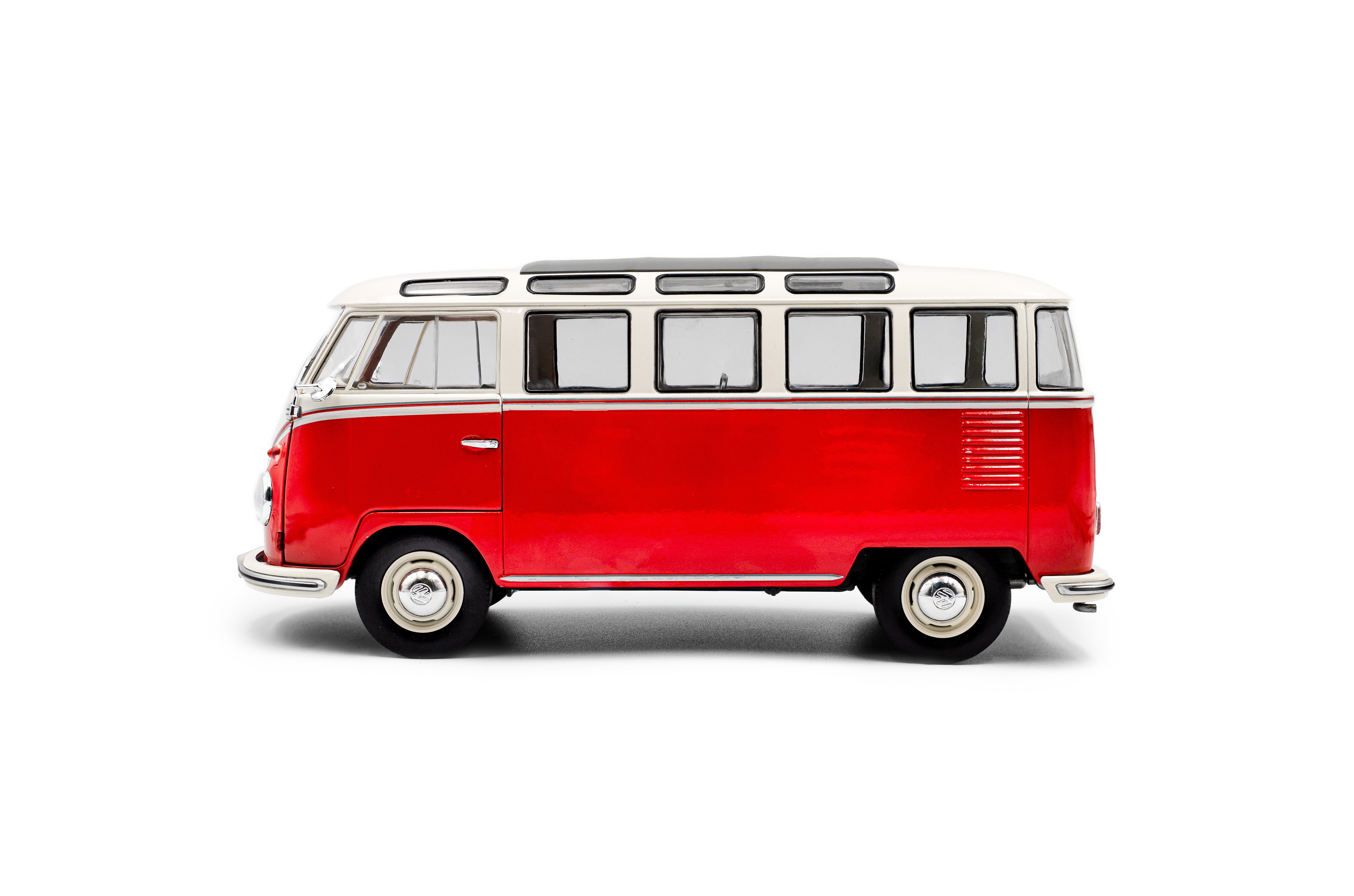 Solido Volkswagen T1 Samba Red / White-1962 1:18 Diecast Car S1813402