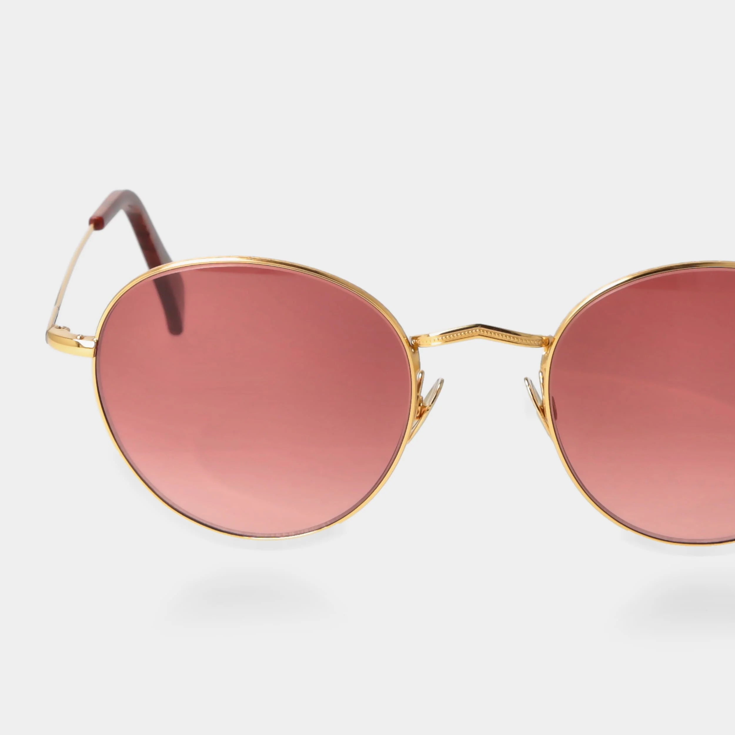 TBD Eyewear Vicuña 24K Gold Gradient Red Lens Sunglasses Detail