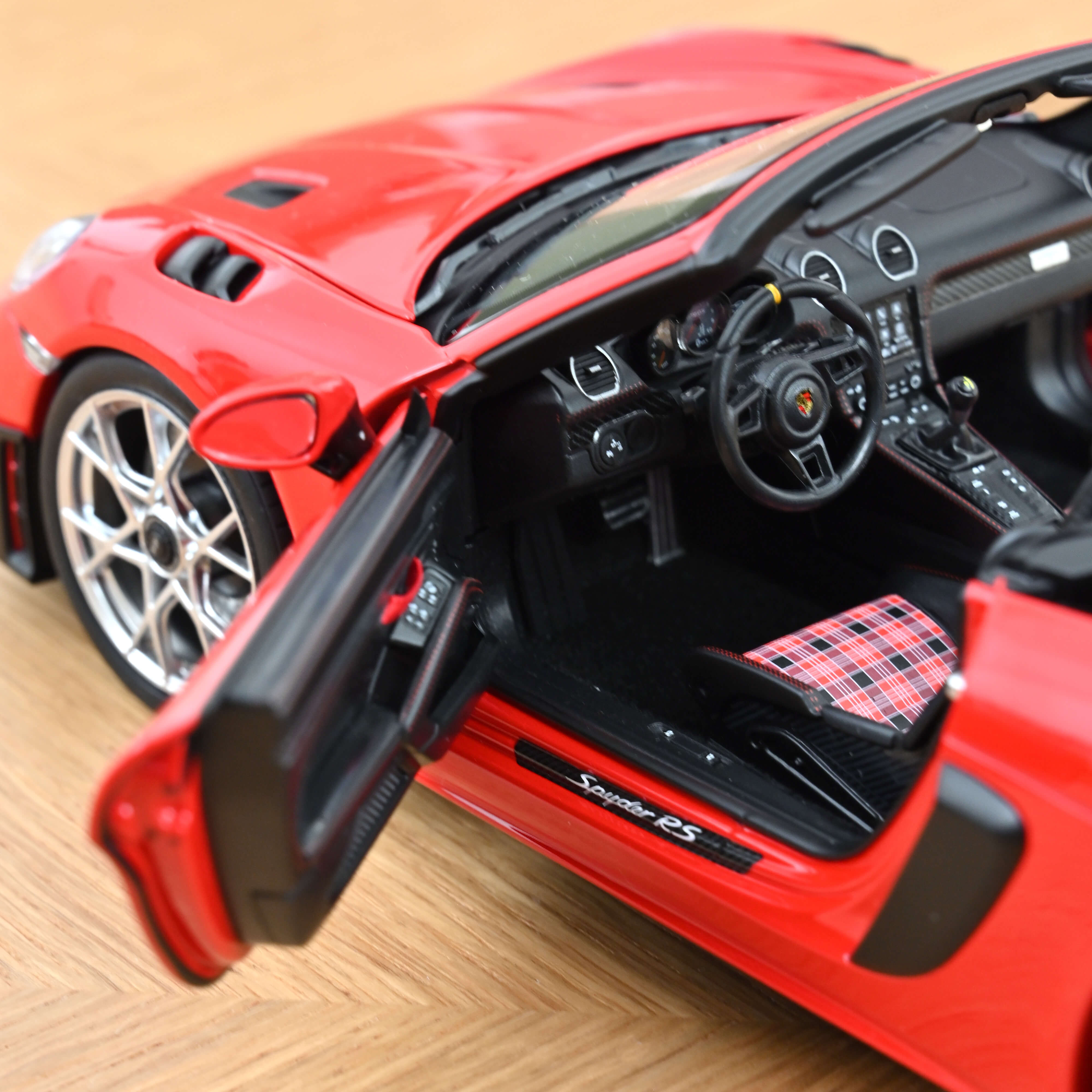 Norev Porsche 718 Spyder RS Guards Red-2023 1:18 Diecast Car 187271