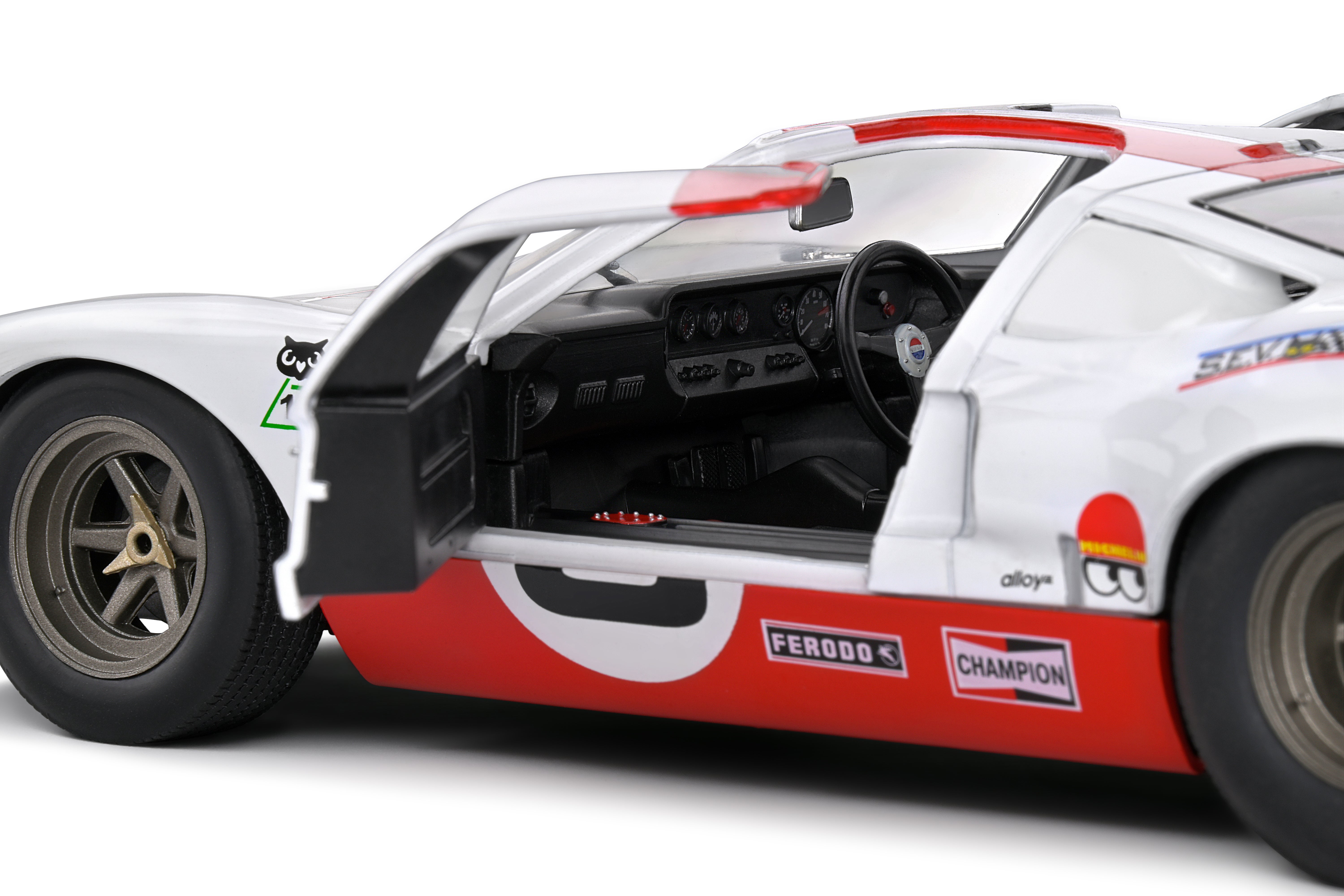 Solido Ford GT40 MK.1 Eric Dean Design 1:18 White Diecast Car S1803010