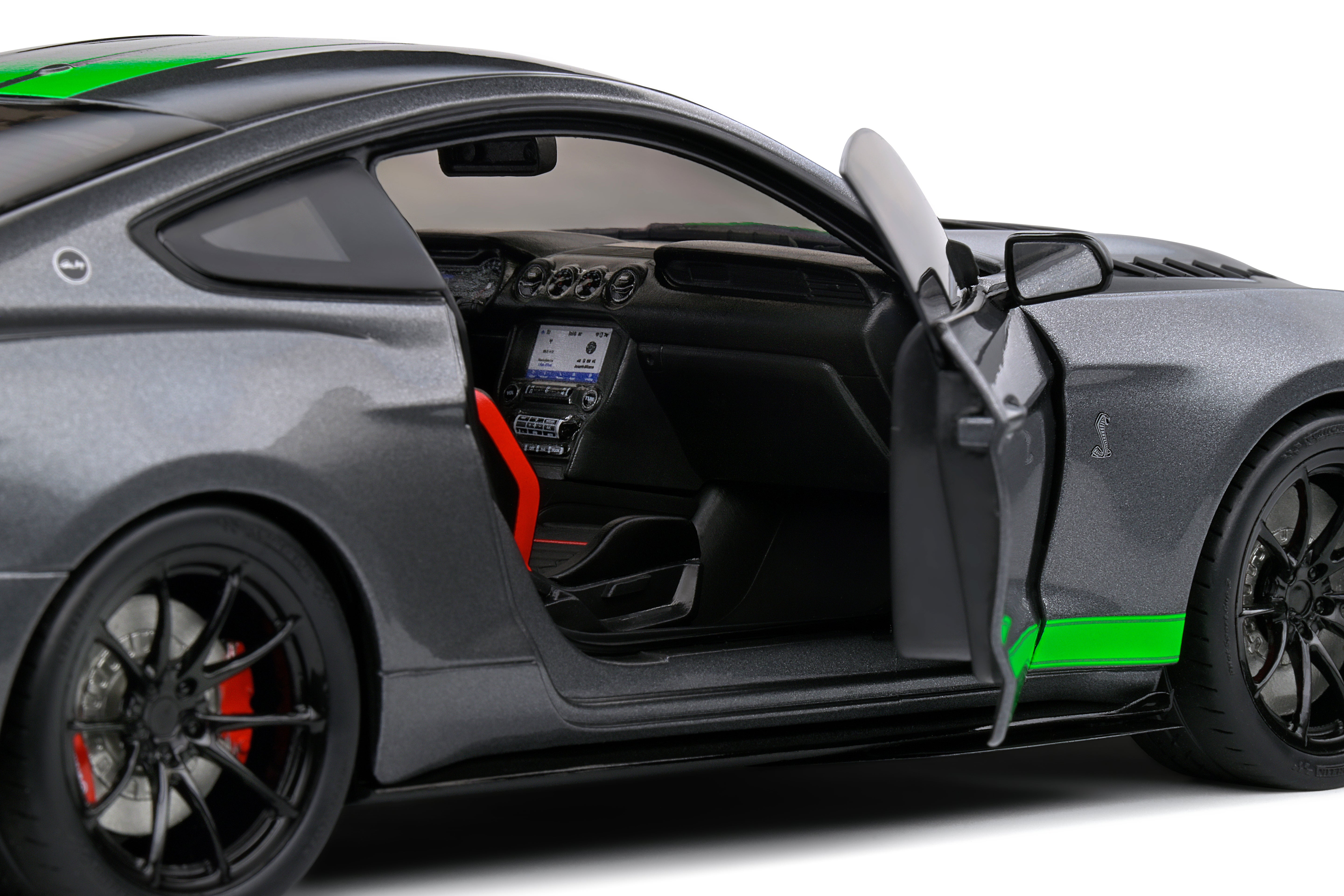 Solido Ford Mustang GT500 Grey - 2020 1:18 Diecast Car S1805911