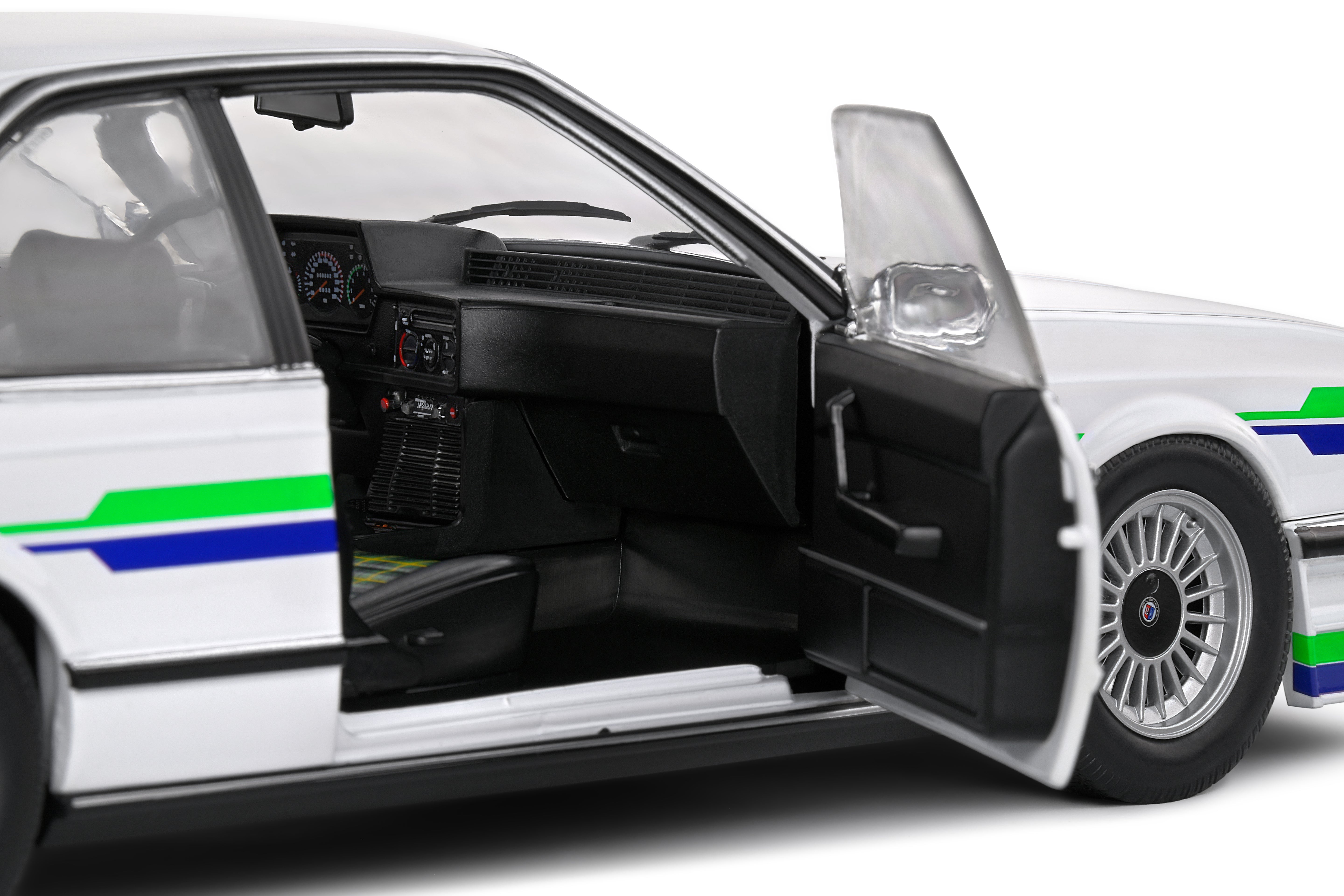 Solido BMW Alpina B7 Turbo (E24) – 1984 1:18 White Diecast Car S1810303