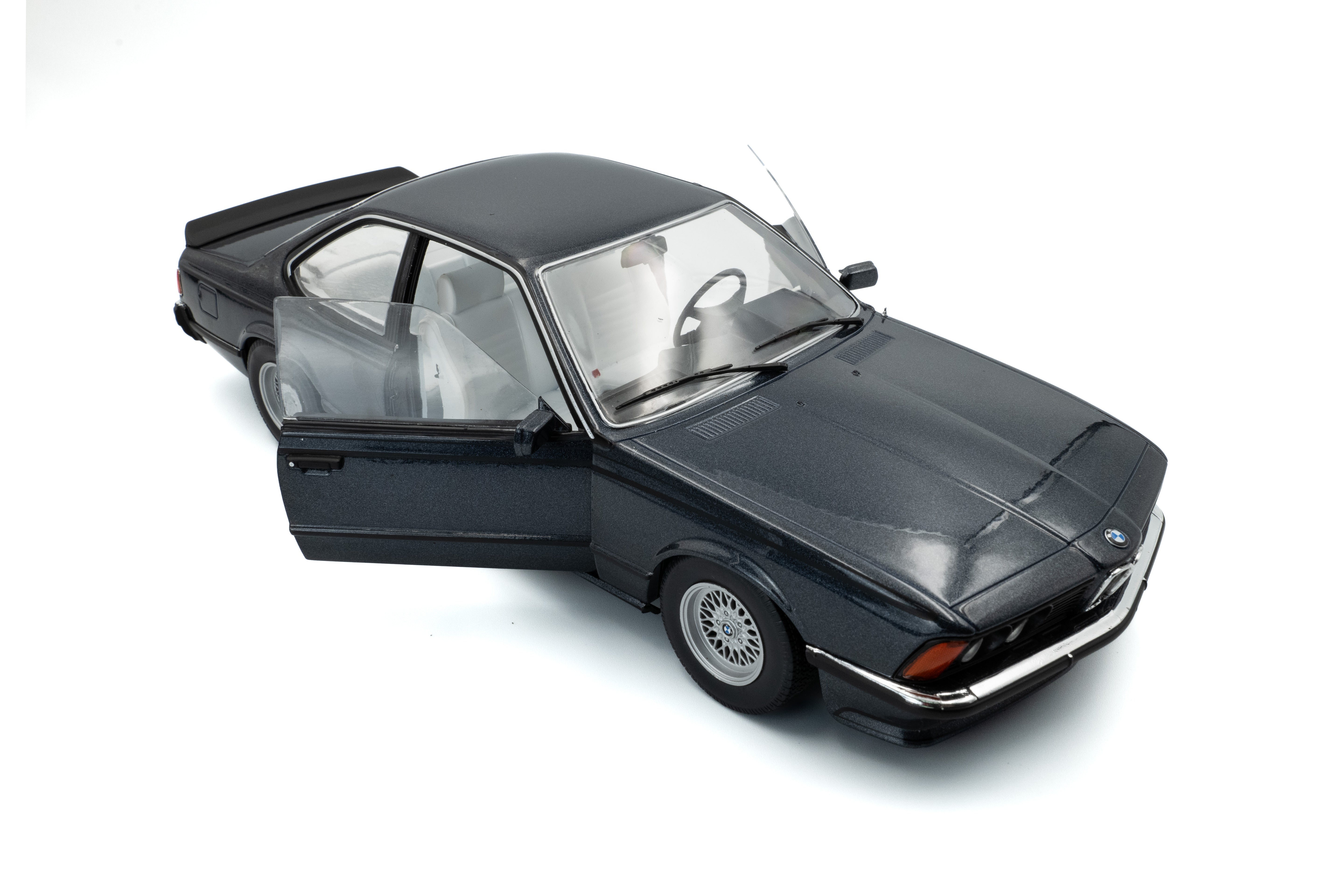 Solido BMW 635 CSI (E24) Macau Blue-1984 1:18 Diecast Car S1810306