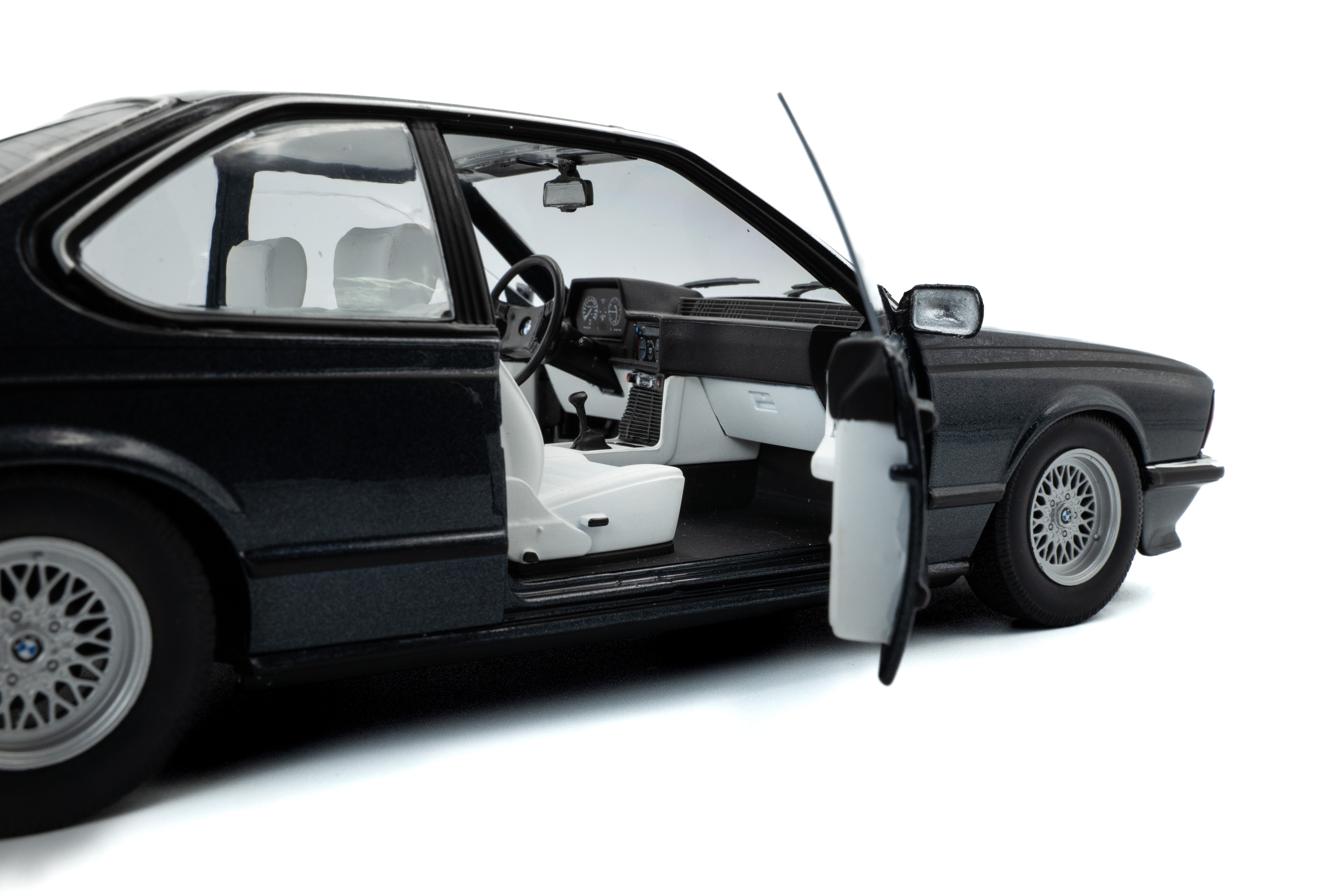 Solido BMW 635 CSI (E24) Macau Blue-1984 1:18 Diecast Car S1810306