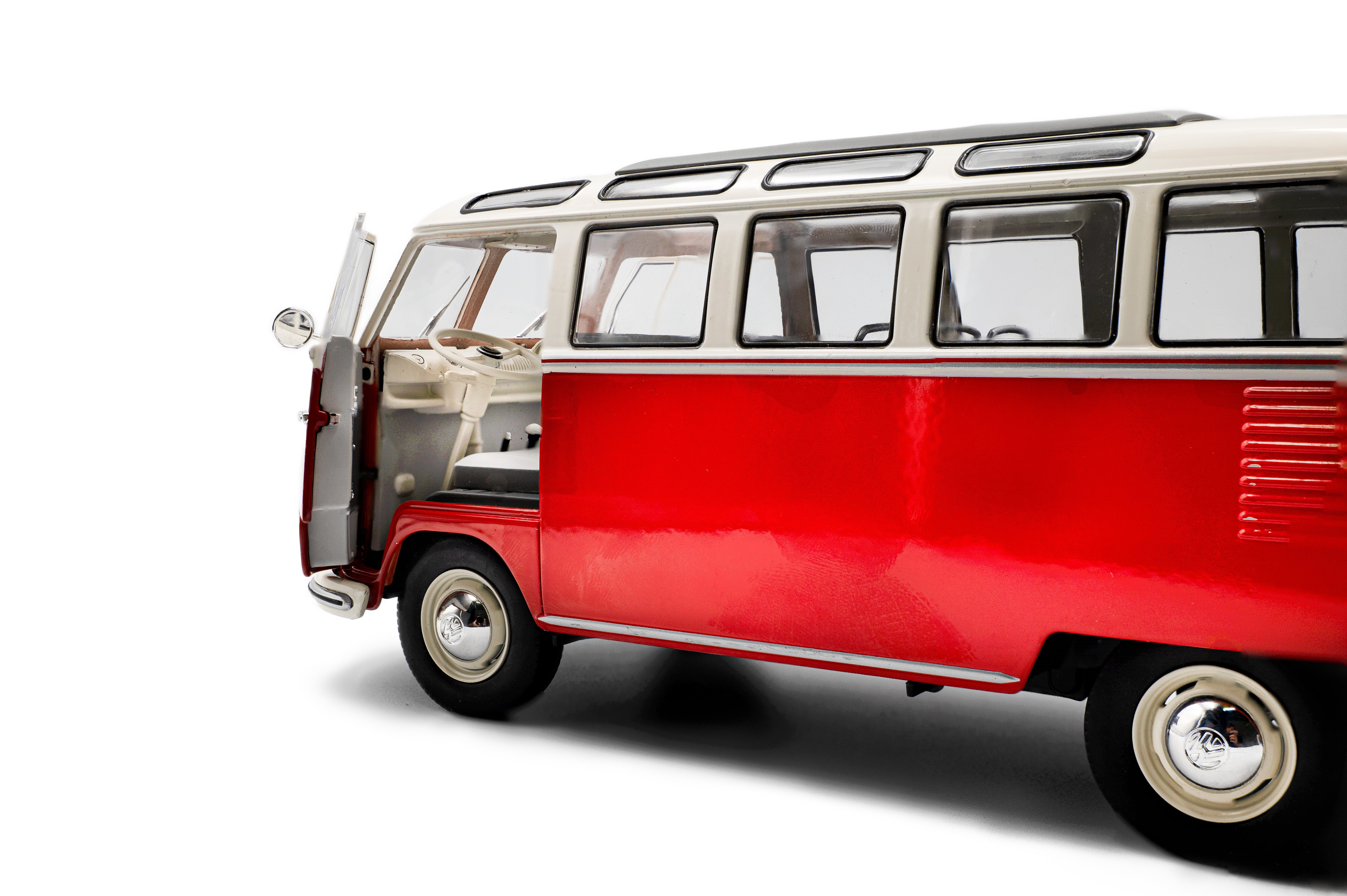 Solido Volkswagen T1 Samba Red / White-1962 1:18 Diecast Car S1813402