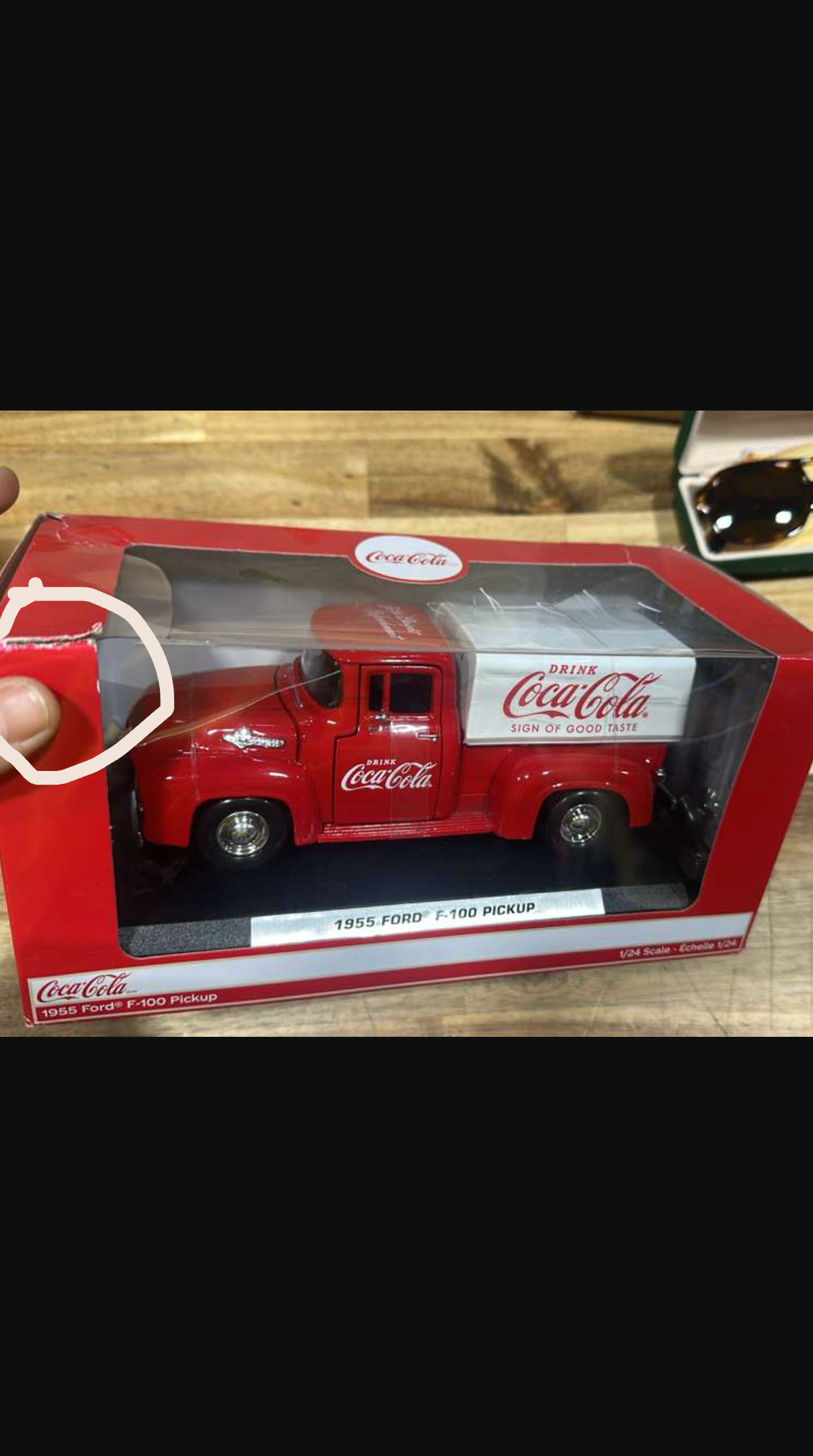 Motor City Classics 1955 Ford F100 Coca Cola Tarpaulin 1:24 Diecast Car 424050