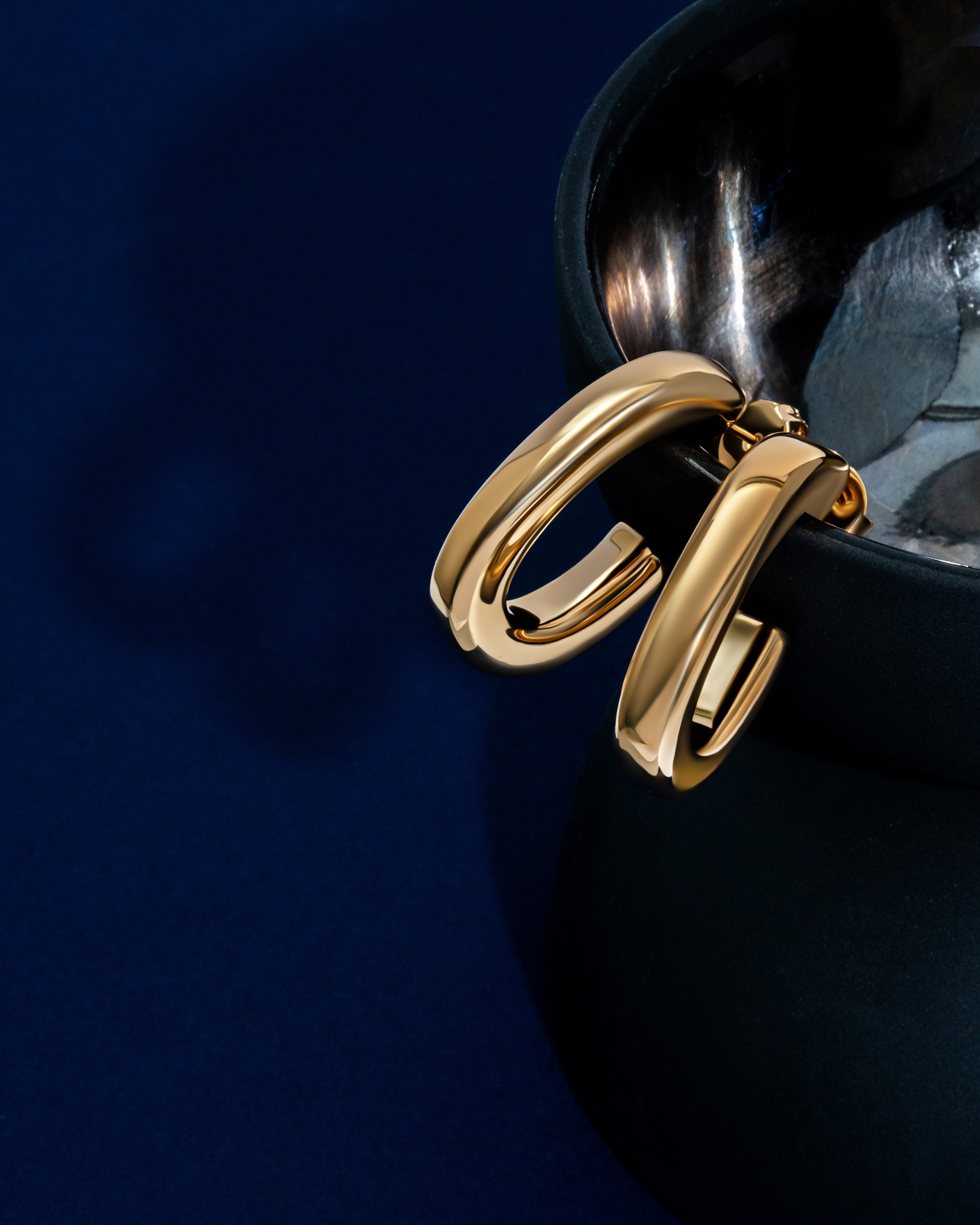 Denise Pacini Mia Oval Open Hoops